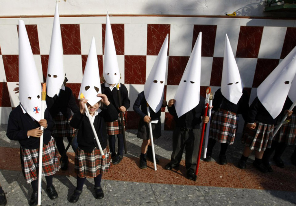 Children-wearing-hoods-as-penitents-take-part-in-a-procession-in-a-school-before-the-start-of-Holy-Week-in-the-Andalusian-capital-of-Seville-southern-Spain-April-3-2009.-REUTERSMarcelo-del-Pozo-960x672