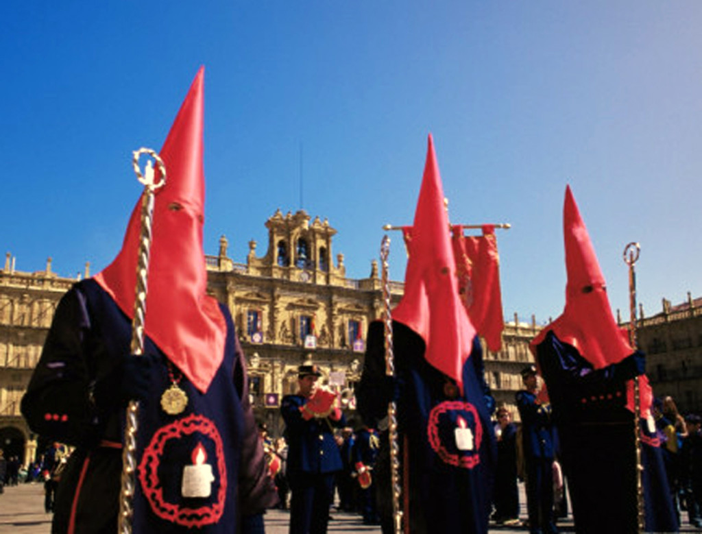 marco-simoni-penitents-in-the-plaza-mayor-during-holy-week-procession-salamanca-castilla-leon-spain