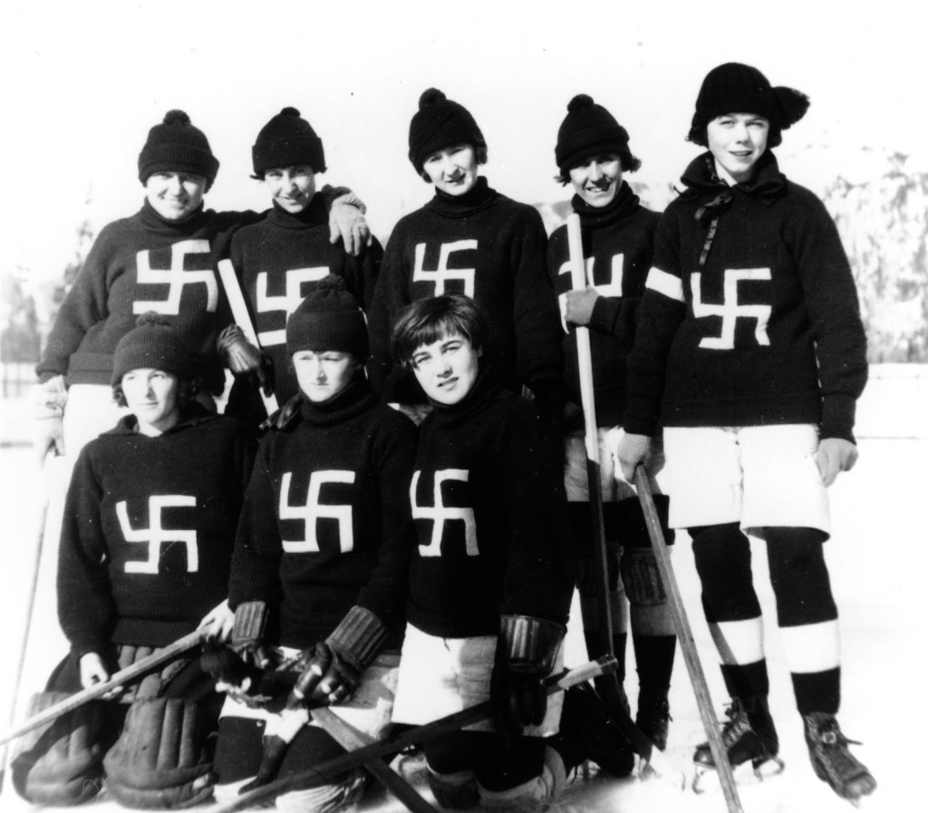 Fernie_Swastikas_hockey_team_1922