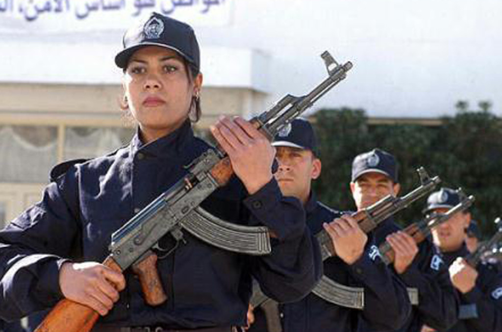 military_woman_algeria_police_000025