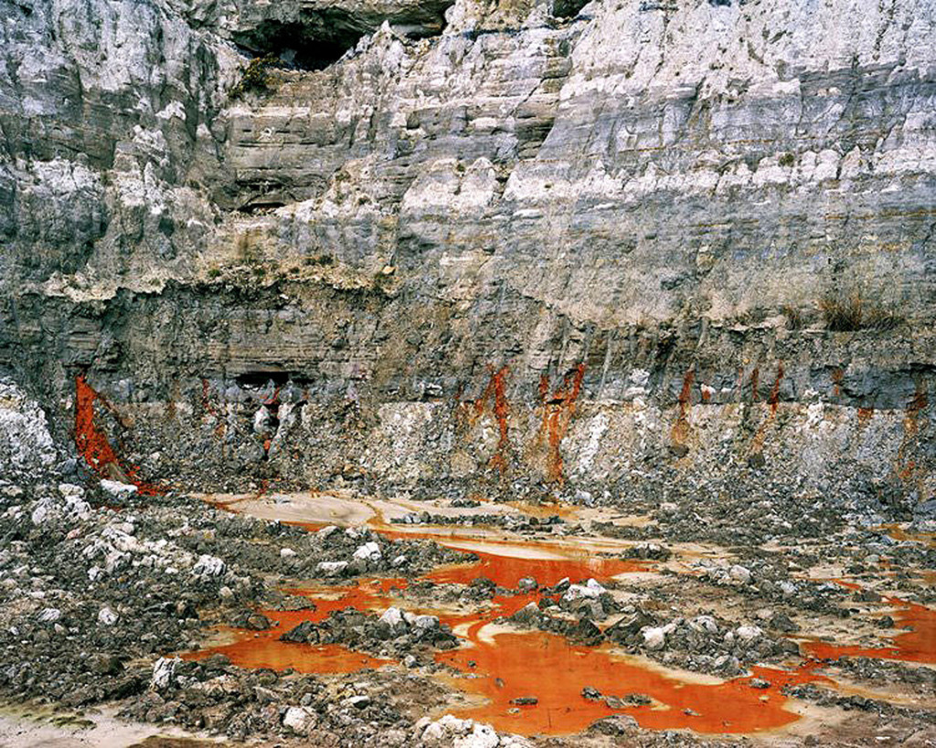 5)Ashdown_Brickworks_East_Sussex_2008__Ashdown_Beds__Red_ochre_seeping_from_strata