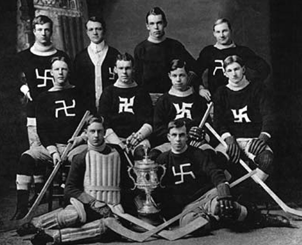 Windsor_Swastikas_hockey_team_Dark_Outfits_1910