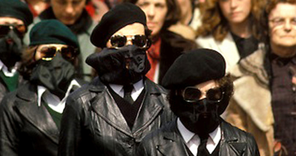 iraINLA-Irish-National-Liberation5-Army-funeral-female-paramilitaries-1980s-Belfast-the-troubles-16