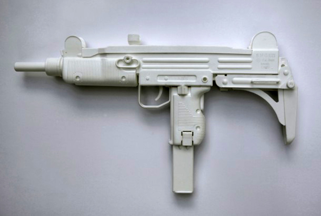 1.-Joanna-Rajkowsak-Uzi-submachine-gun-2014-610x412