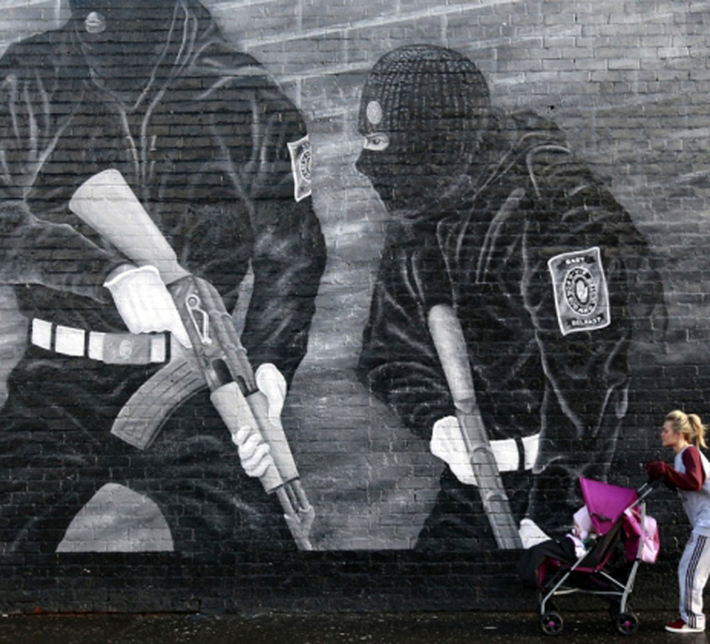 northern-ireland-paramilitary-mural