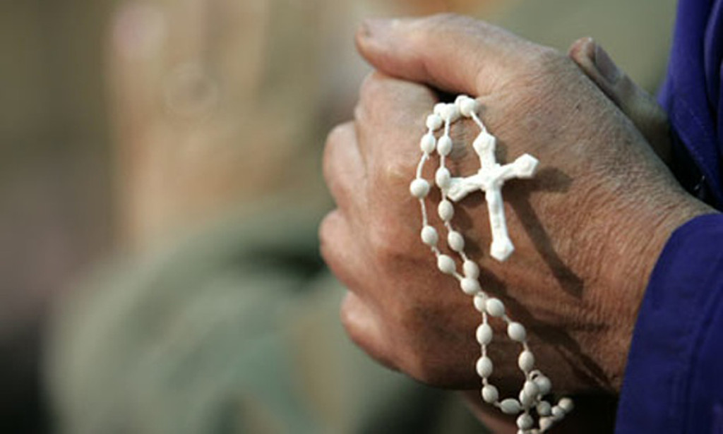 A-rosary-is-held-during-p-001