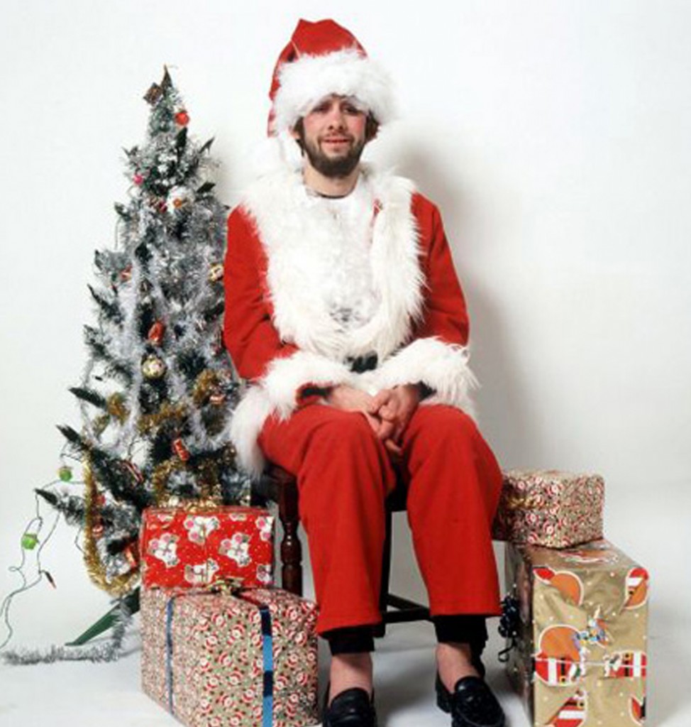 Mandatory Credit: Photo By Andy Soloman / Rex Features SHANE MACGOWAN OF THE POGUES - 1991 VARIOUS SANTA CLAUS FATHER CHRISTMAS COSTUME TREE GIFTS GIFT