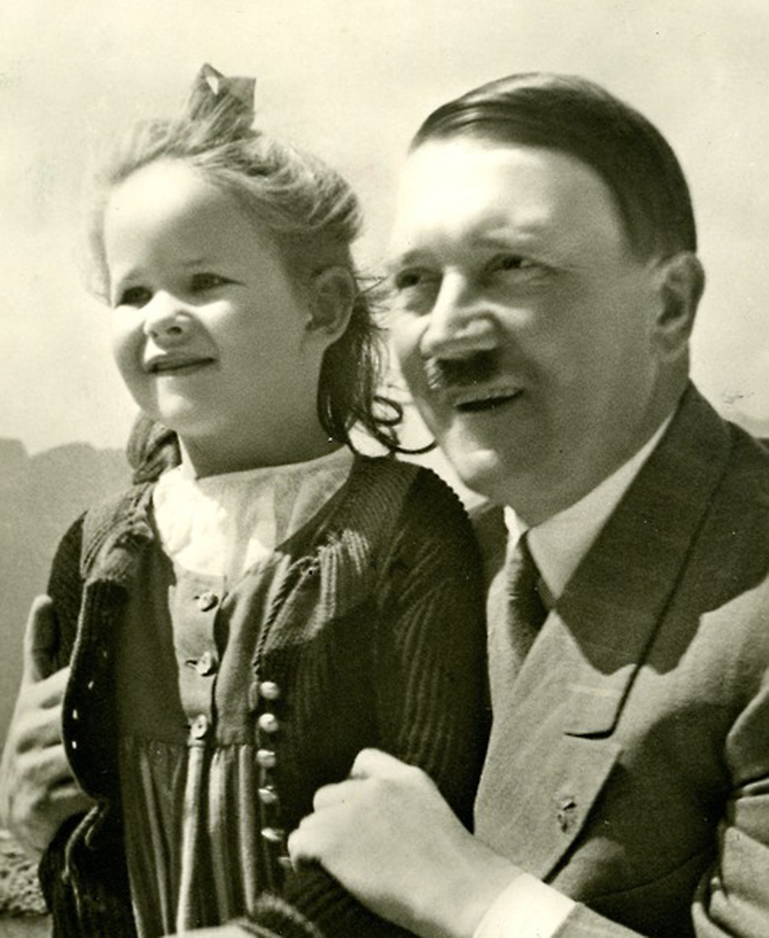 Адольф Гитлер с детьми