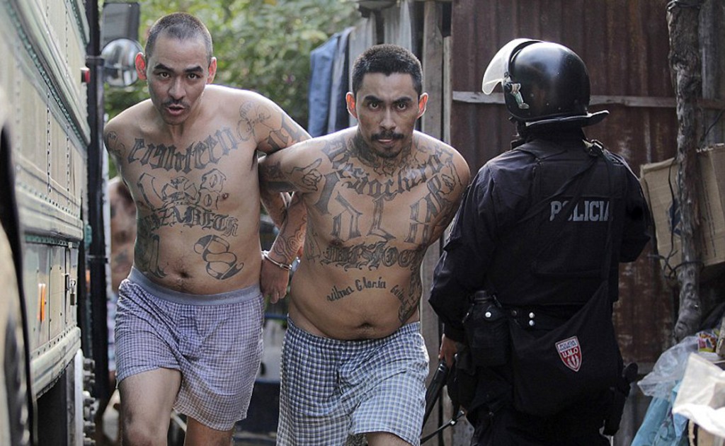 27D7ED9100000578-3042704-Authorities_in_El_Salvador_have_moved_prisoners_from_two_of_the_-m-33_1429701255459