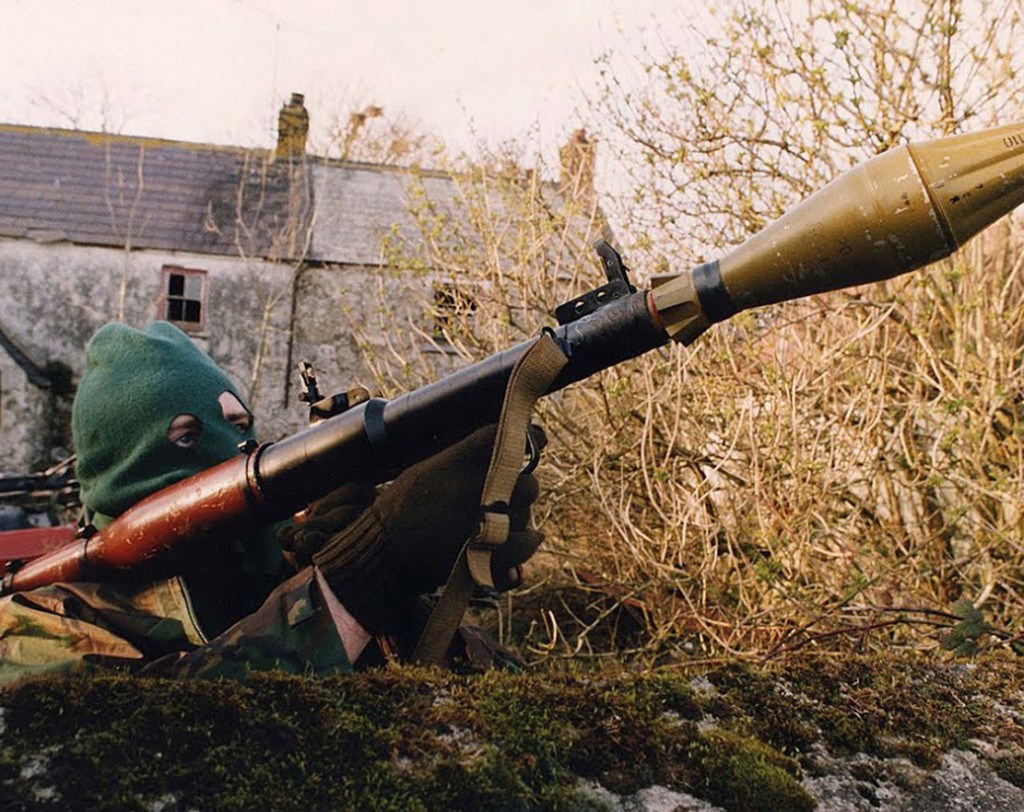 a-volunteer-of-the-irish-republican-army-armed-with-an-rpg-7-rocket-launcher-british-occupied-north-of-ireland-1994