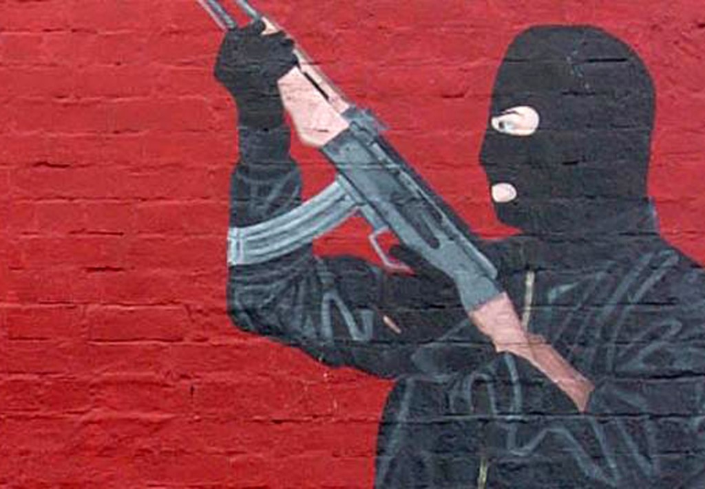 PACEMAKER BELFAST 14/9/2005 A UVF wall mural on the Castlereagh Road in east Belfast on the day that the the Secretary of State Pater hain stated that the Government no longer recignised the Loyalist terror groups ceasefire. PHOTO STEPHEN DAVISON/PACEMAKER