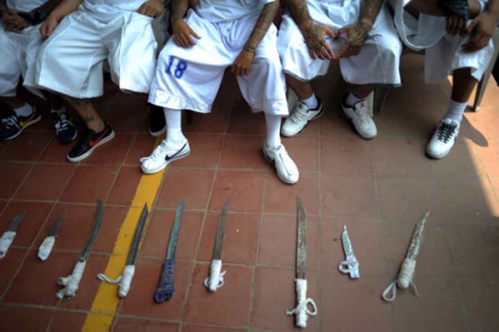 Handmade knives are displayed after being surrended by members of the 18 street gang to authorities at the jail in Izalco, 60 km west of San Salvador, El Salvador on May 20, 2013. Members of the 18 street gang handed over illegal items such as mobile phones and knives as part of the truce to stop gang crimes in El Salvador. AFP PHOTO/ Jose CABEZAS        (Photo credit should read Jose CABEZAS/AFP/Getty Images)