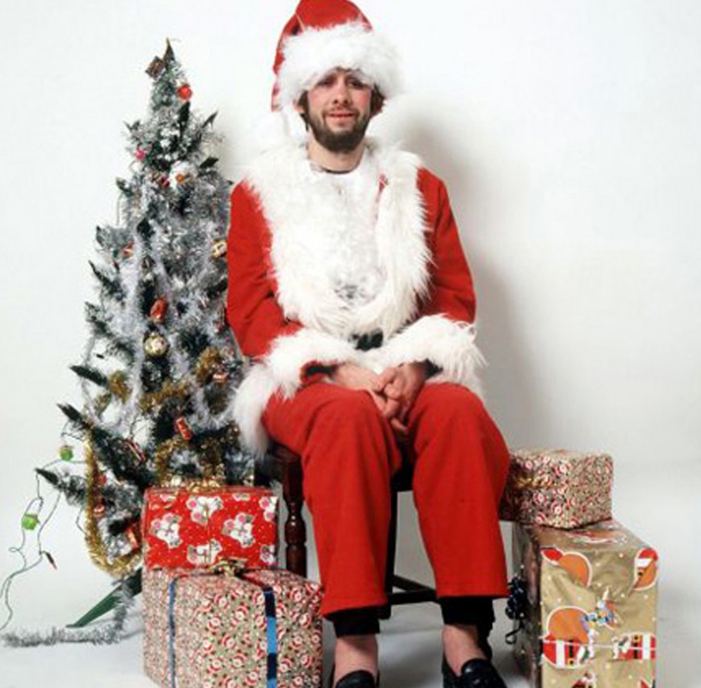 Mandatory Credit: Photo By Andy Soloman / Rex Features SHANE MACGOWAN OF THE POGUES - 1991 VARIOUS SANTA CLAUS FATHER CHRISTMAS COSTUME TREE GIFTS GIFT